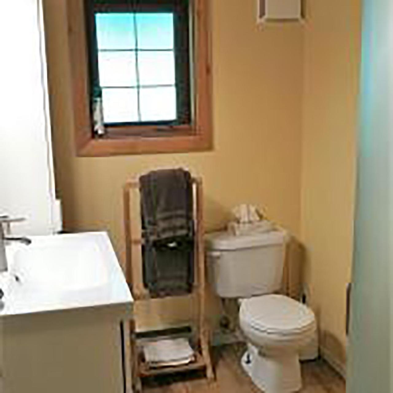 Wedgwood Manor And Glamping Retreat Crawford Bay Exterior foto