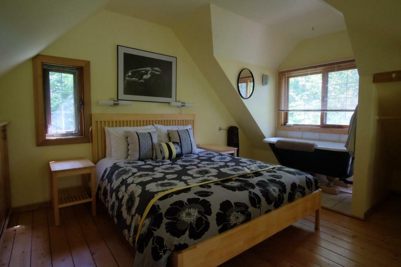Wedgwood Manor And Glamping Retreat Crawford Bay Exterior foto