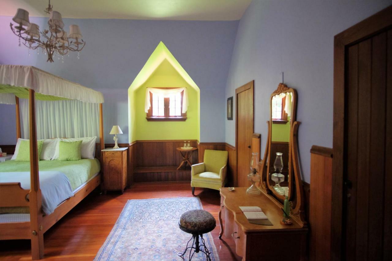 Wedgwood Manor And Glamping Retreat Crawford Bay Exterior foto